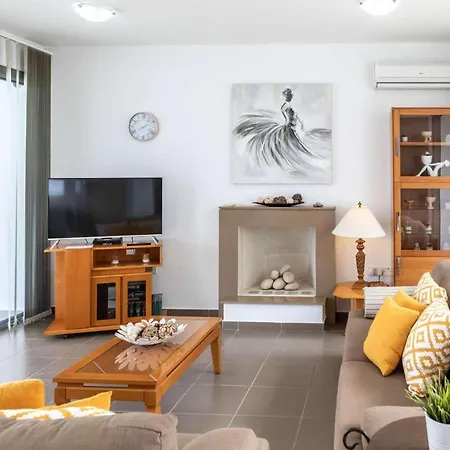 Lenia's Sea View Villa