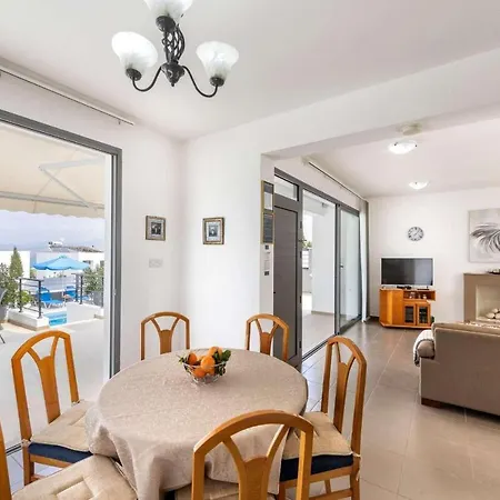 Lenia's Sea View Lachi