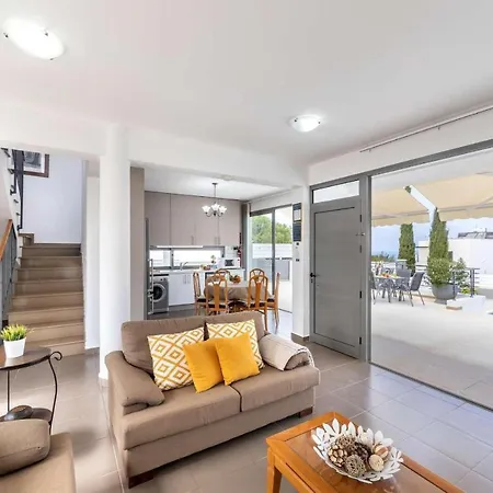 Lenia's Sea View Villa